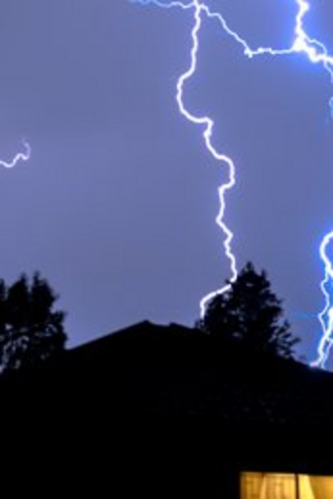 Blitzschlag löst Brand aus - Versicherung